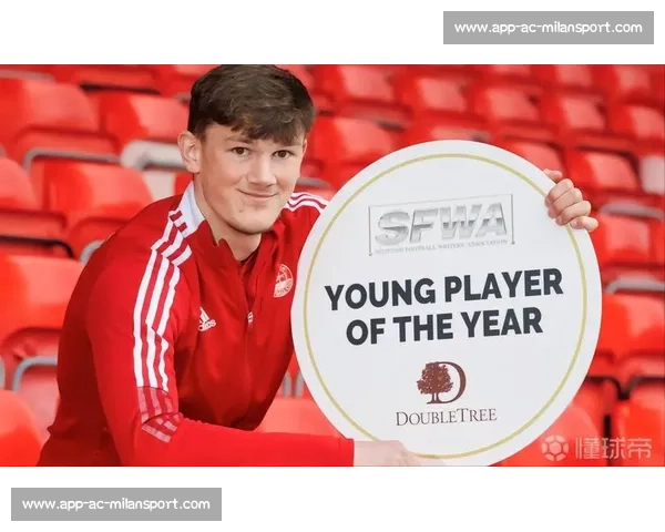 罗马诺:米兰抢签 18 岁瑞典高塔帕萨利奇,1 米 95 新星成防线未来核心 罗马诺:米兰抢签 18 岁瑞典高塔帕萨利奇,1 米 95 新星成防线未来核心