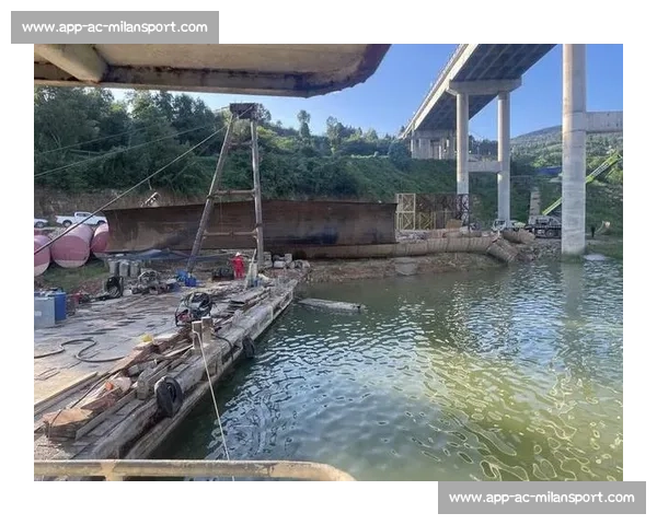 颐和园 “打捞神器” 3 分钟捞起落水手机 游客惊喜发现仍可使用